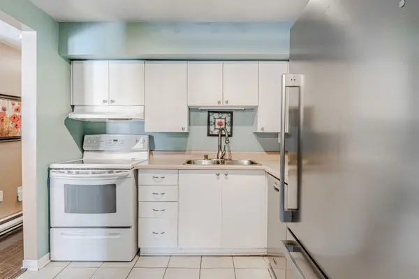 22 Meadow LN #8, Barrie, ON L4N 7K2