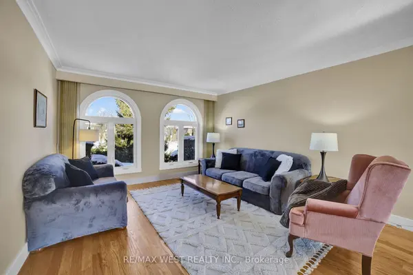 306 Pinegrove RD, Oakville, ON L6K 3P9