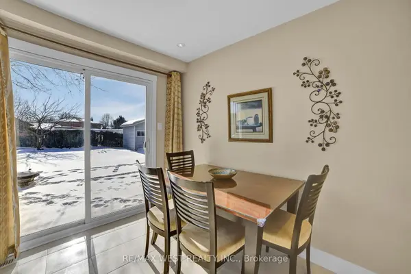 306 Pinegrove RD, Oakville, ON L6K 3P9