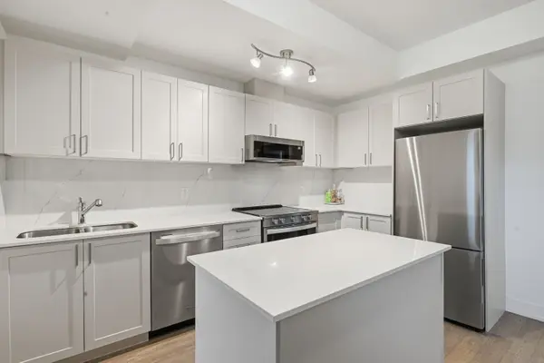 1115 Douglas McCurdy Common ST #104, Mississauga, ON L5G 0C6