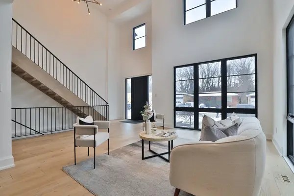 1579 Trotwood AVE, Mississauga, ON L5G 3Z8