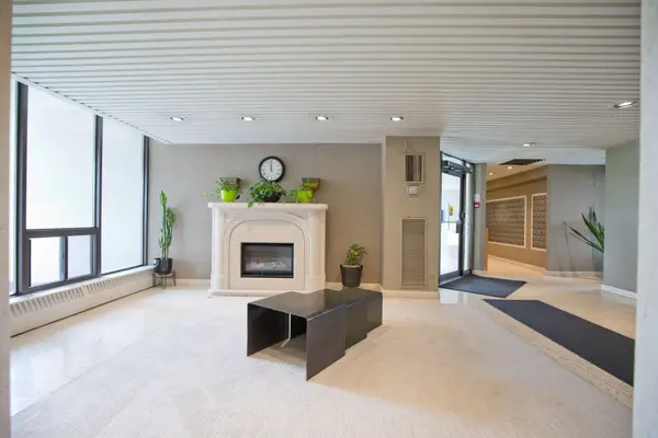 1535 Lakeshore RD E #1607, Mississauga, ON L5E 3E2