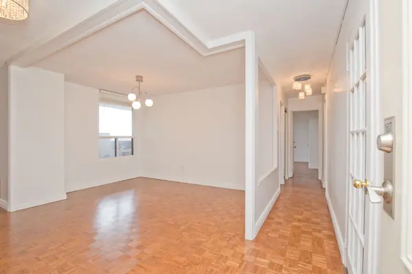 1535 Lakeshore RD E #1607, Mississauga, ON L5E 3E2