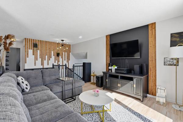 584 Holmes ST, North Dundas, ON K0C 2K0