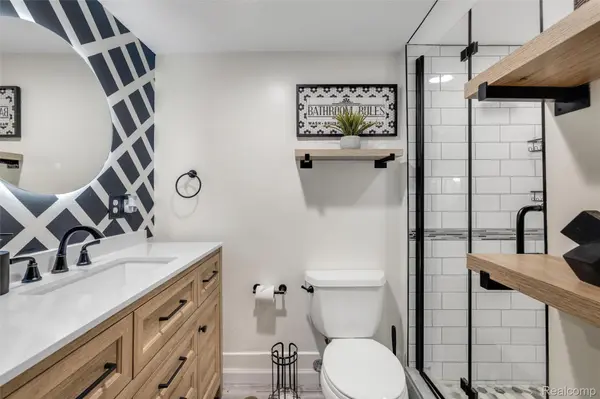 2371 Allard AVE, Grosse Pointe, MI 48236