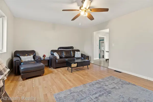 3053 Eastgate ST, Burton, MI 48519