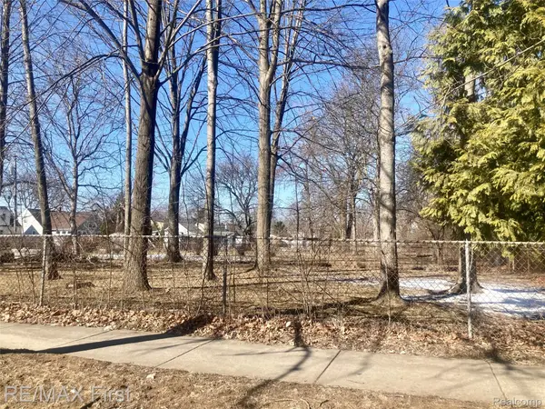 Vac Albert AVE, Royal Oak, MI 48073