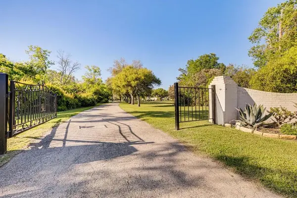 601 E Collard Street, Madisonville, TX 77864