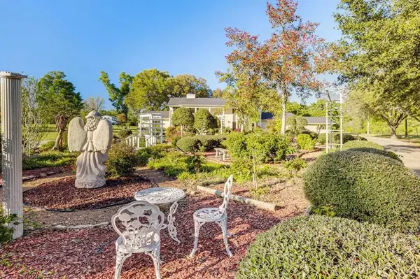 601 E Collard Street, Madisonville, TX 77864