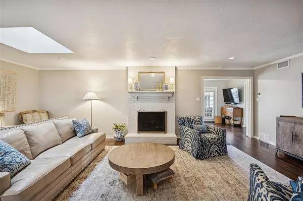 Dallas, TX 75214,6520 Mercedes Avenue