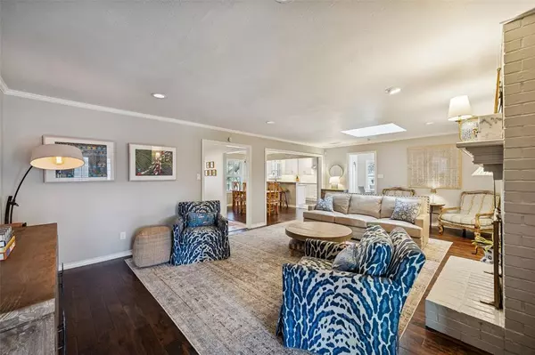 Dallas, TX 75214,6520 Mercedes Avenue