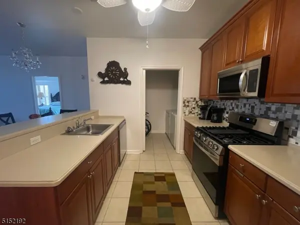 132 Cory Ln #132, Elmwood Park Boro, NJ 07407