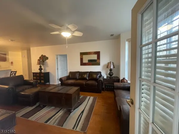 132 Cory Ln #132, Elmwood Park Boro, NJ 07407