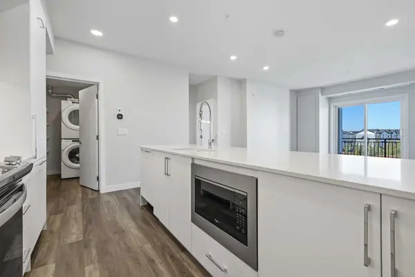 255 Les Jardins PARK SE #317, Calgary, AB T2C 5W9