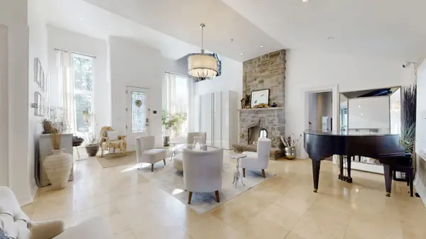 378 Old Bloomington RD, Aurora, ON L4G 0M2