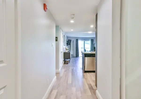 80 Horseshoe BLVD #406, Oro-medonte, ON L4M 4Y8