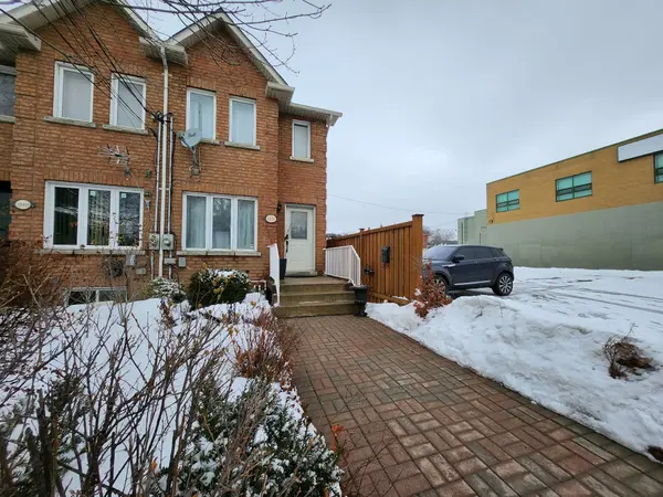 2138 Eglinton AVE W, Toronto W04, ON M6E 2K8