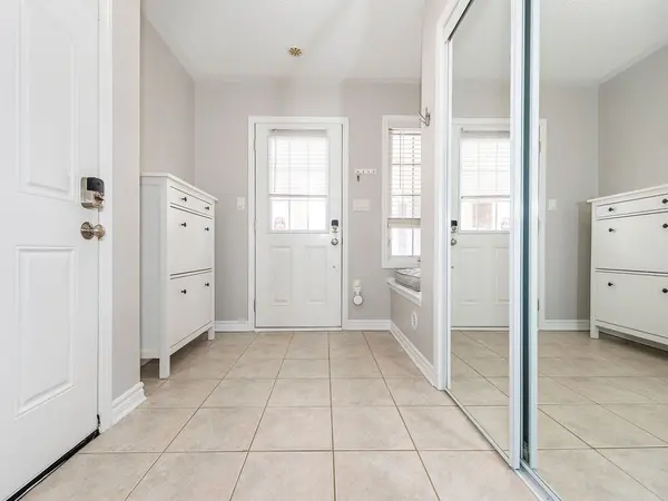 1585 Leblanc CT, Milton, ON L9E 0A4