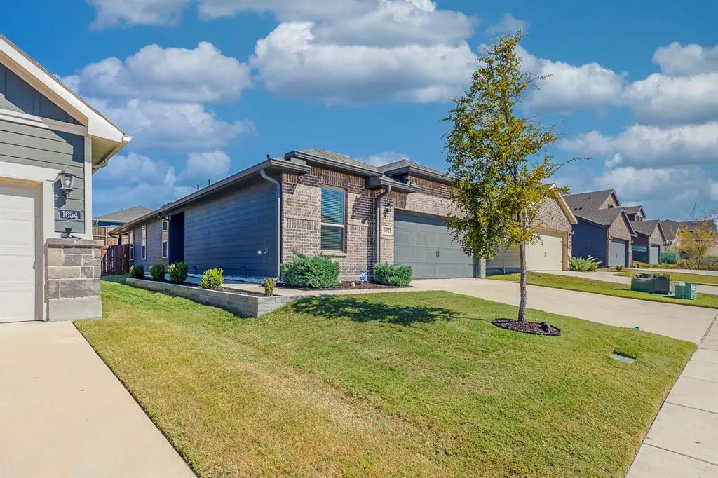 1652 Briar Hunt Drive, Forney, TX 75126
