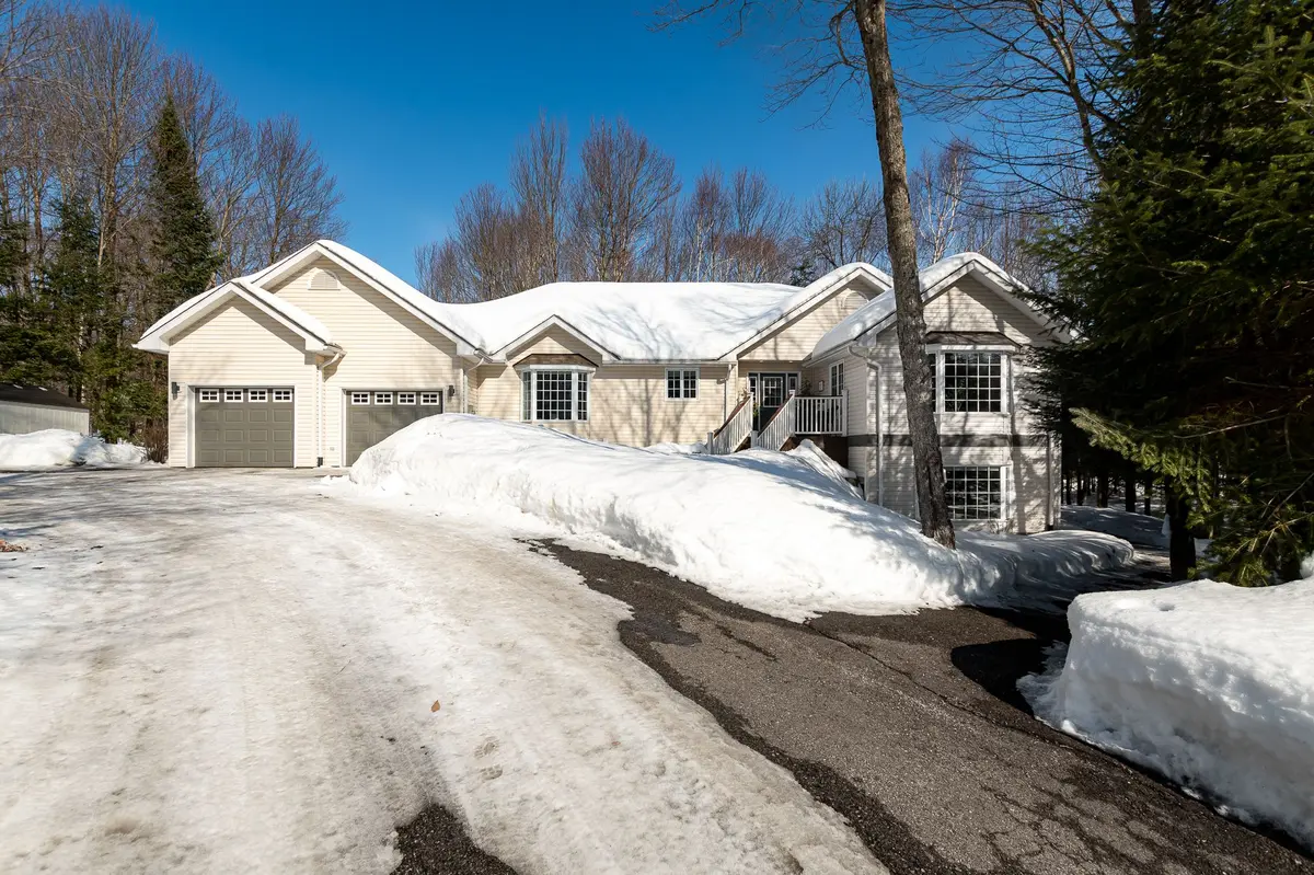 24 Birchwood CRES, Huntsville, ON P1H 0A6
