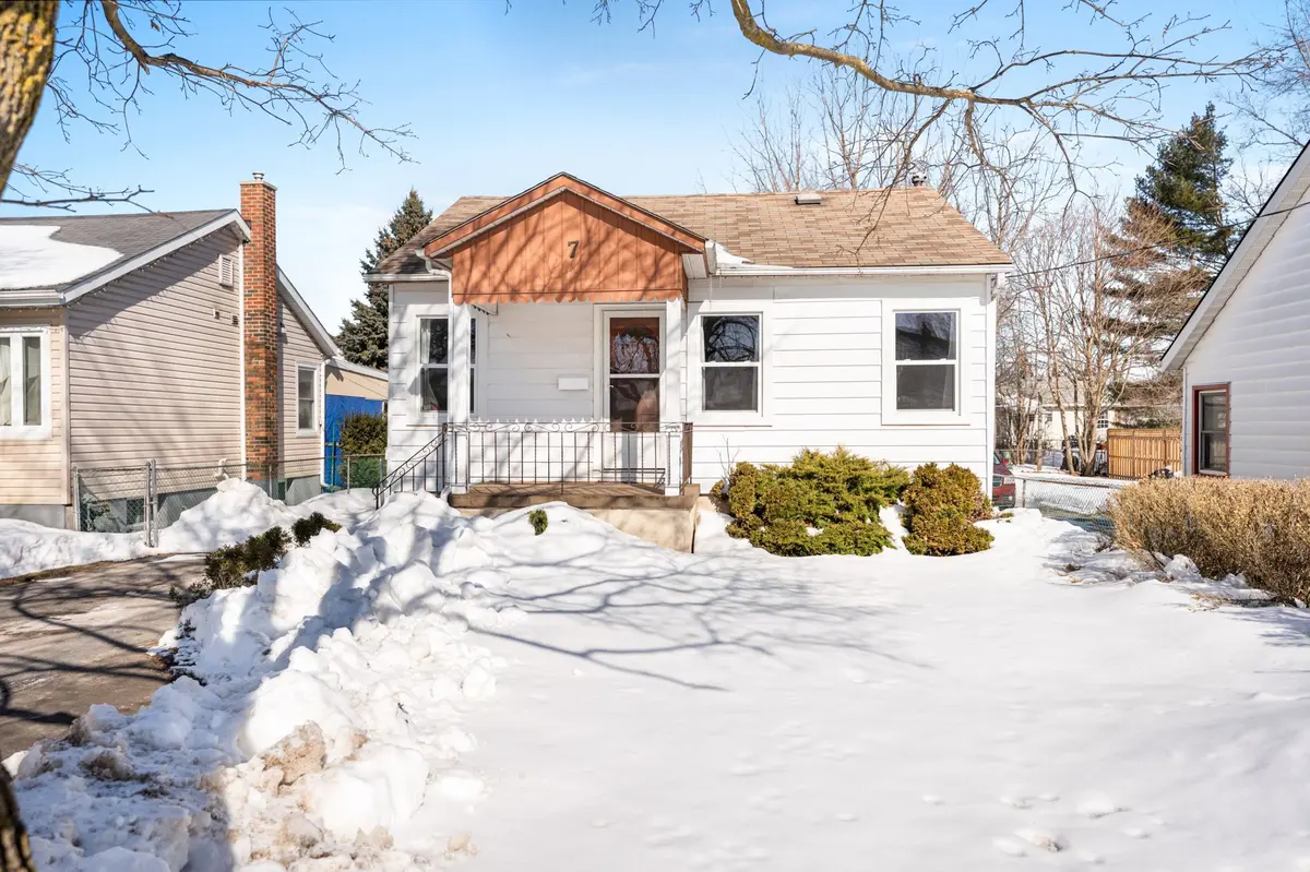 7 Dunkirk AVE, Kingston, ON K7K 2H3