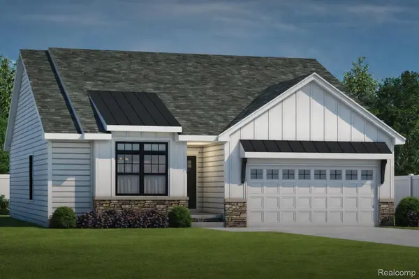 5152 Sandalwood CIR, Grand Blanc, MI 48439