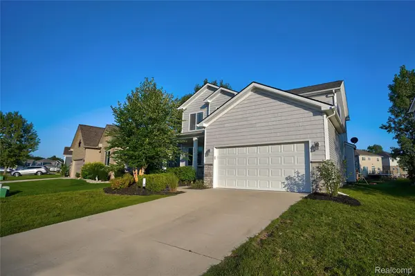 320 Hidden River E, Holly Township, MI 48442
