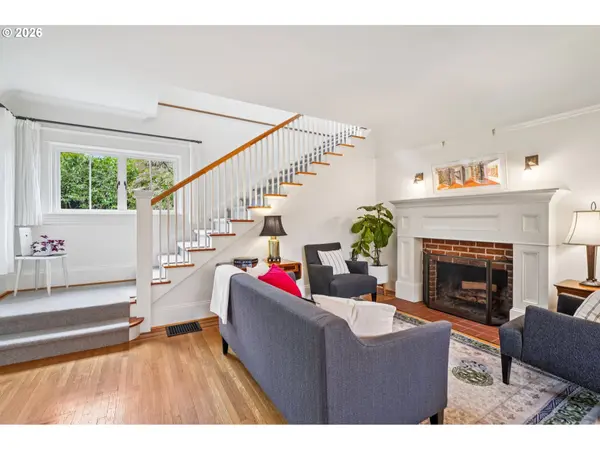 2647 SW MONTGOMERY DR, Portland, OR 97201