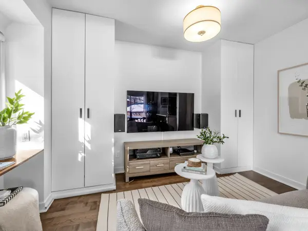 319 Wychwood AVE, Toronto C03, ON M6C 2T6