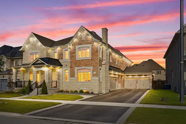 8 Markey CT, Brampton, ON L6P 4L1