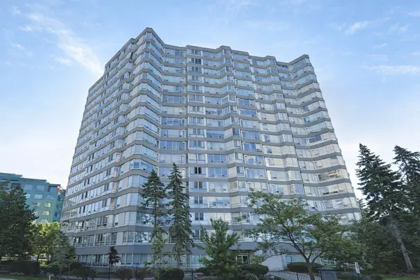50 Kingsbridge Garden CIR #106, Mississauga, ON L5R 1Y2