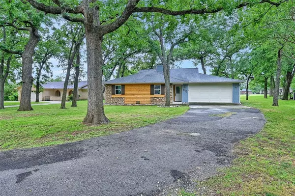 Lake Kiowa, TX 76240,912 Kiowa Drive W