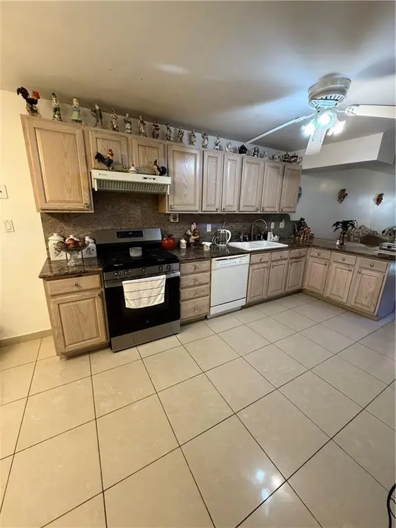 15620 76th ST, Howard Beach, NY 11414