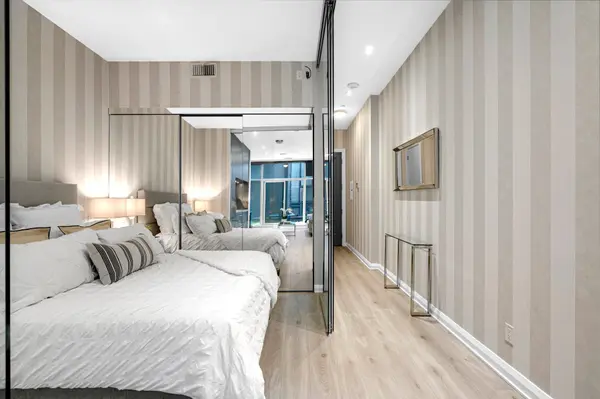 155 Yorkville AVE #304, Toronto C02, ON M5R 1C4