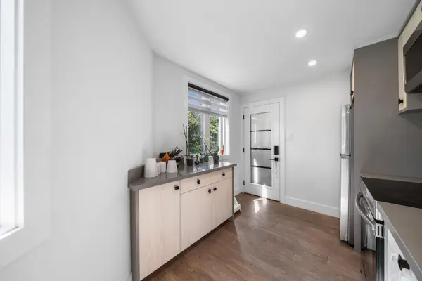 5 Brendwin RD, Toronto W03, ON M6N 4V6