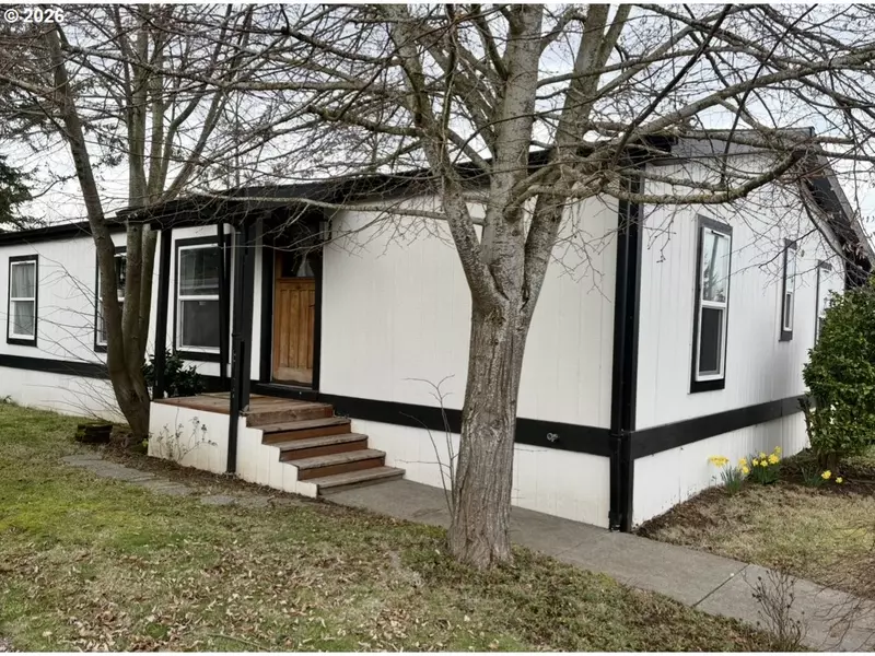 660 VILLAGE DR #13, Molalla, OR 97038