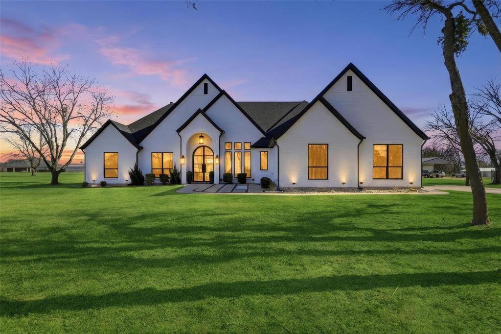 8301 County Road 204, Grandview, TX 76050