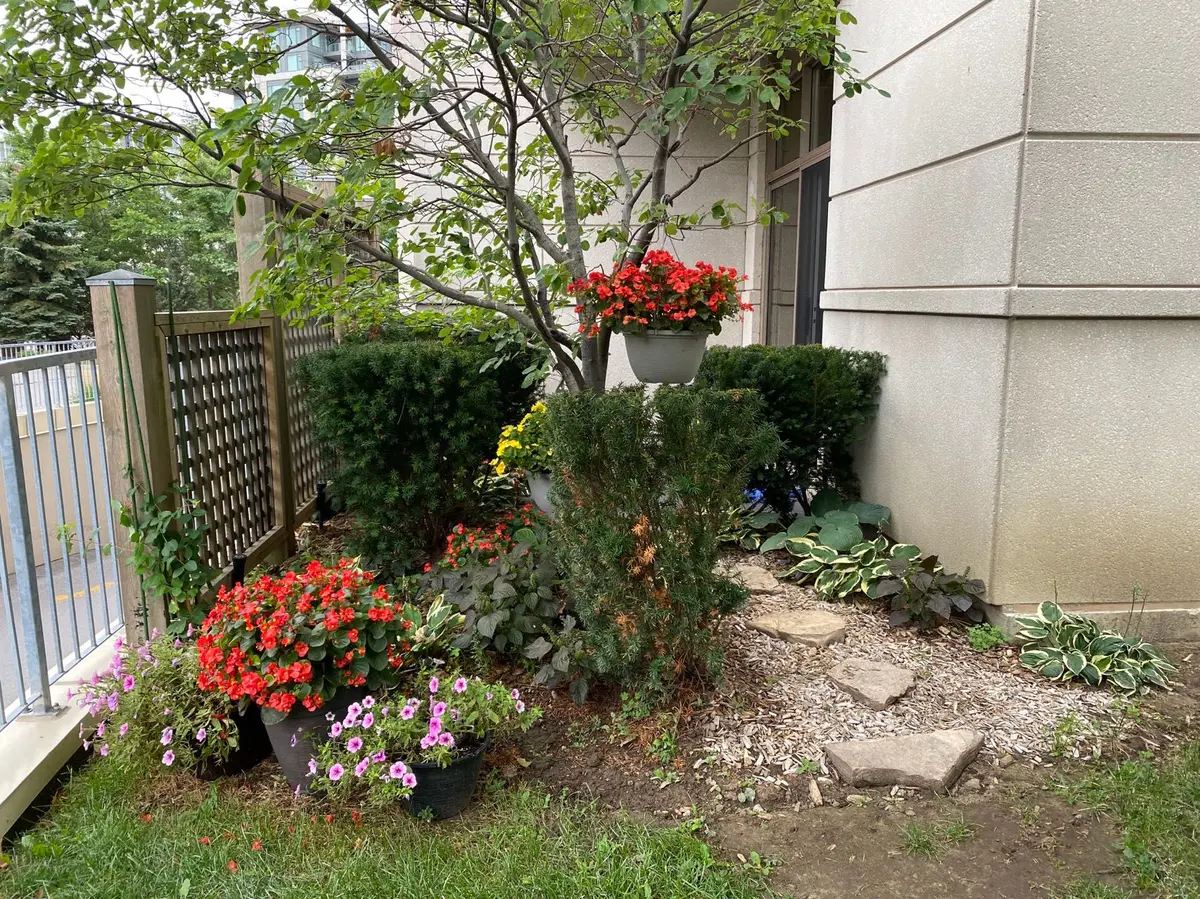 39 Galleria Pkwy #102, Markham, ON L3T 0A6