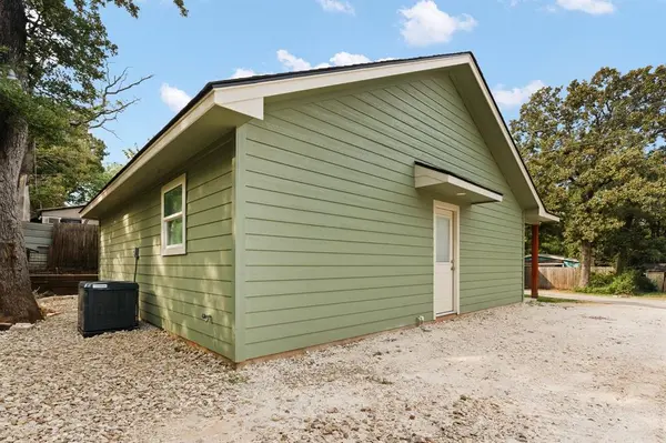 62 Live Oak Street, Alvarado, TX 76009