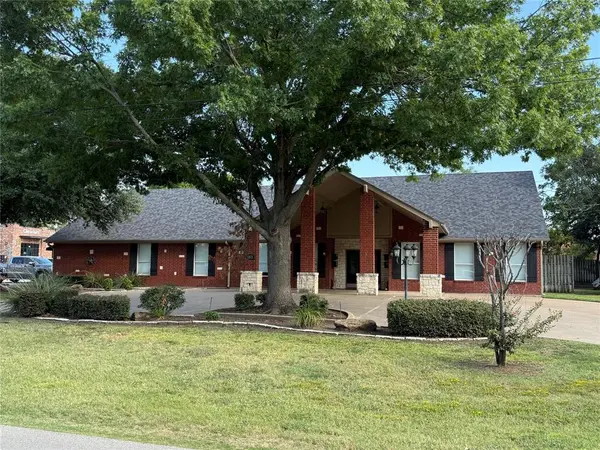 140 W Eldred Street #103, Burleson, TX 76028