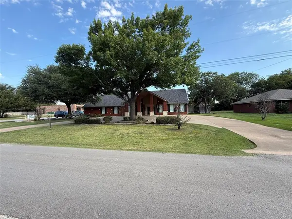 140 W Eldred Street #103, Burleson, TX 76028