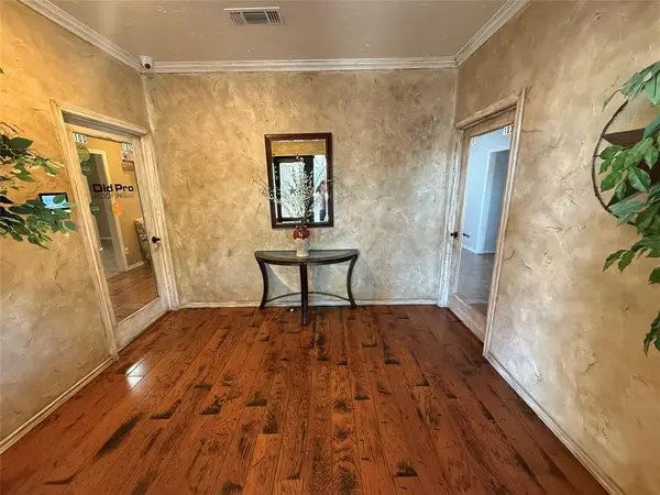 140 W Eldred Street #103, Burleson, TX 76028