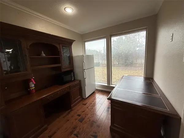 140 W Eldred Street #103, Burleson, TX 76028