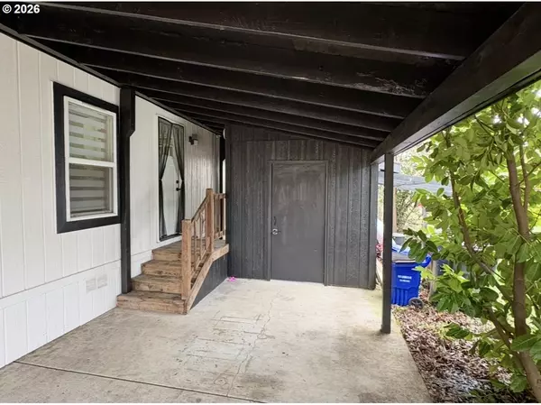 Molalla, OR 97038,660 VILLAGE DR #13