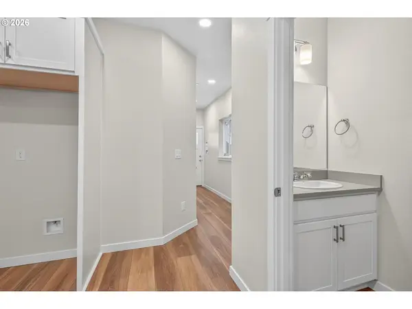 9265 E Burnside ST, Portland, OR 97216