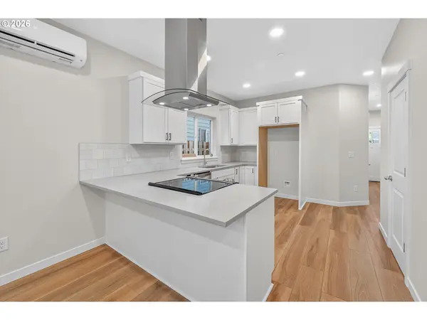 9265 E Burnside ST, Portland, OR 97216