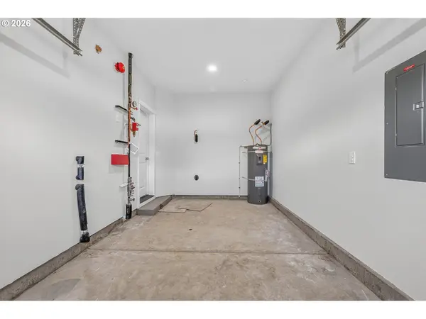 9279 E Burnside ST, Portland, OR 97216