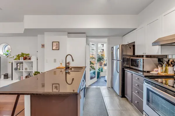 600 Queens Quay W #202, Toronto C01, ON M5V 3M3