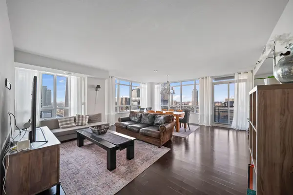 65 Bremner BLVD #4305, Toronto C01, ON M5J 0A7