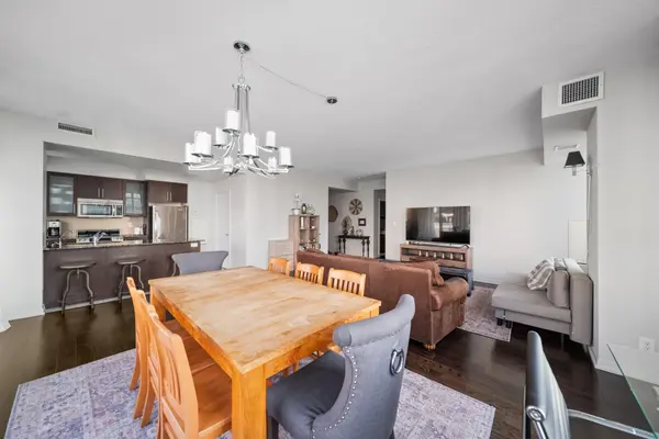 65 Bremner BLVD #4305, Toronto C01, ON M5J 0A7